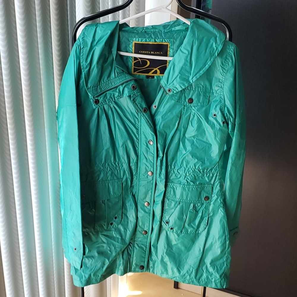 NWOT Cuesta Blanca rain cover. Size 46